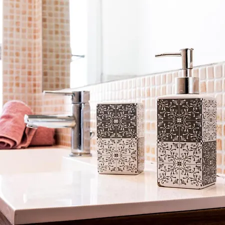 Guesthost - Migliarina Cozy Appartement La Spezia